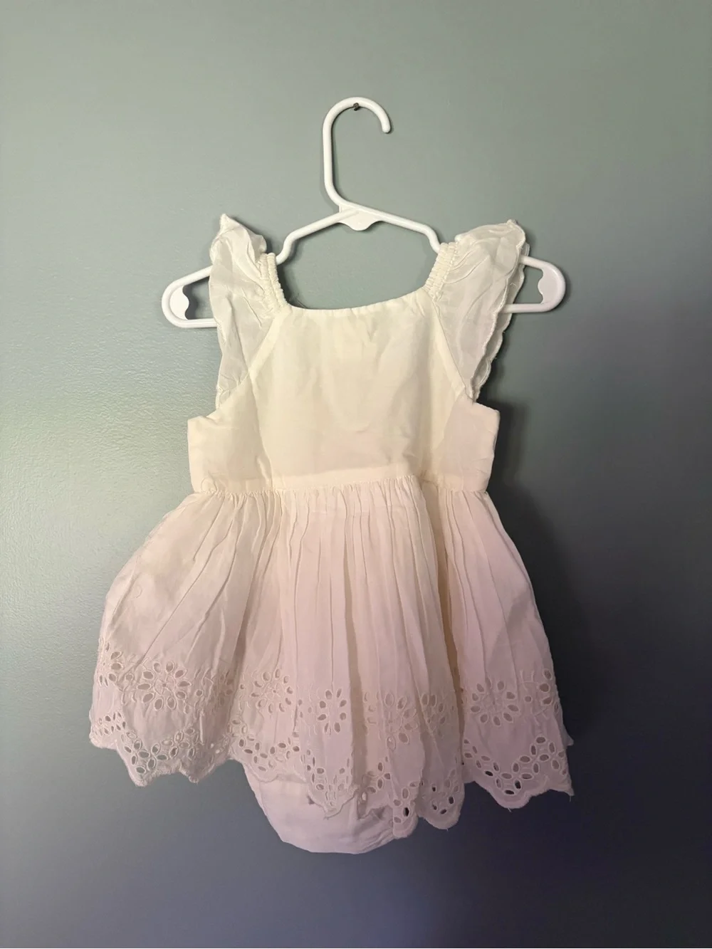 Baby Gap White Eyelet Dress NWT Size 6-12 months